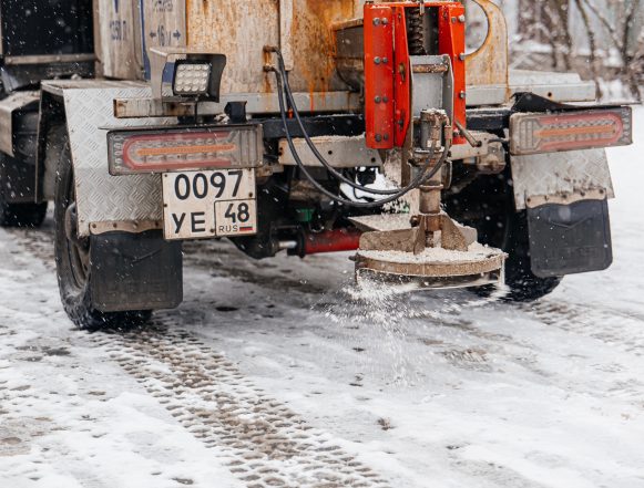 уборка снег пресс Этой ночью Липецк обработали 270 тоннами противогололёдных средств