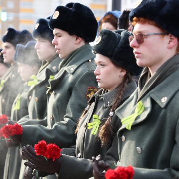 Память погибших блокадников Ленинграда почтили минутой молчания у «Вечного огня»