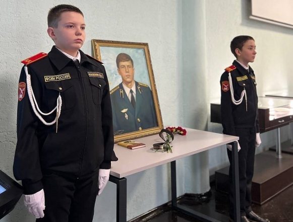 В школе № 28 почтили память Андрея Смыслова