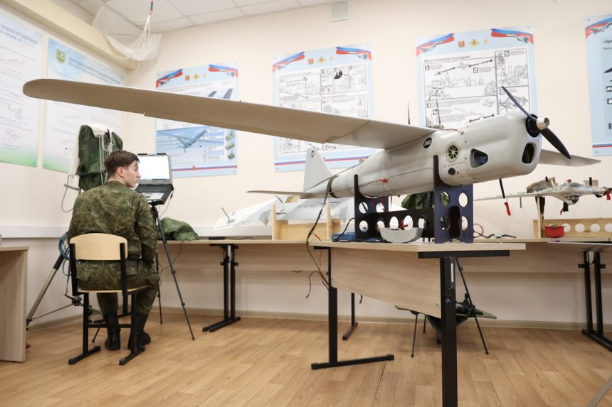 Студенты учатся летать