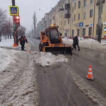 уборка снега 16.02.2026 пресс адм Коммунальные службы города переведены в усиленный режим работы