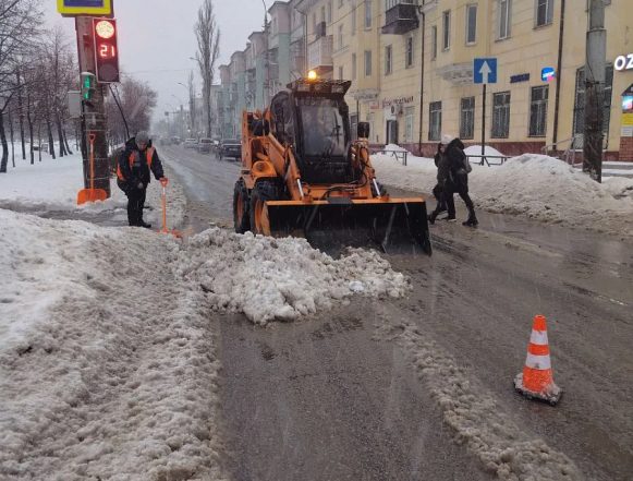 уборка снега 16.02.2026 пресс адм Коммунальные службы города переведены в усиленный режим работы