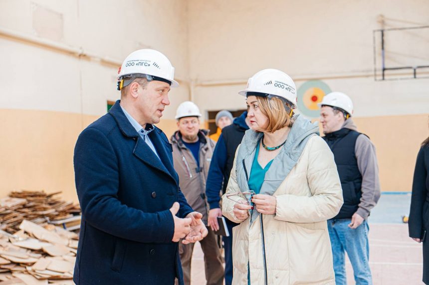 Светлана Бедрова оценила ход капремонта в трёх школах города