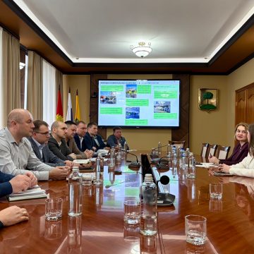 бедрова совещание 1 Самые «замусоренные» адреса в городе проинспектируют мэрия, УК и «Экопромом»