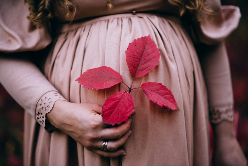 В День беременных — 7 апреля — трёх будущих мам в Липецке поздравят по-особенному