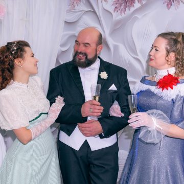 Весна началась с вальса