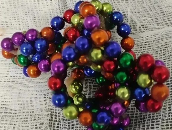 бусины-магниты из желудка 6-летнего мальчика 6-летний мальчик проглотил 144 магнита