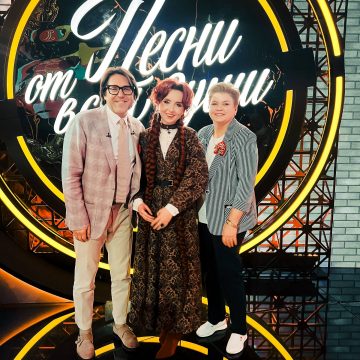 MATANYA пришла в гости к Андрею Малахову с мамой, картиной и кокошниками