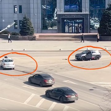 На площади Плеханова столкнулись два легковых авто