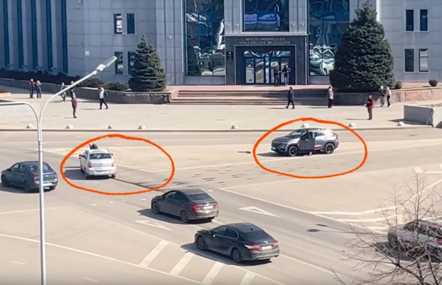 На площади Плеханова столкнулись два легковых авто