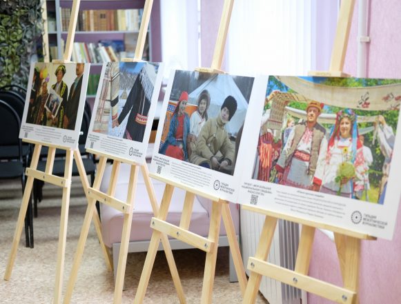 Выставку «Свадьбы России» 0+ можно посмотреть в Бартеневской библиотеке в Липецке