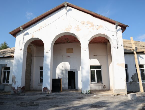 Граффити на стенах