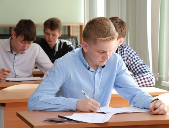 Липецкие школьники начали сдавать ОГЭ досрочно