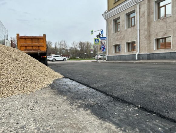 На улице Сергея Литаврина в Липецке обновляют дорожное полотно