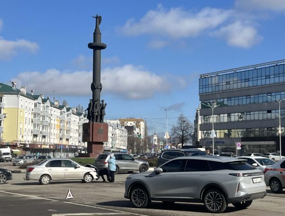 Оформление ДТП на площади Плеханова в Липецке растянулось с утра до обеда