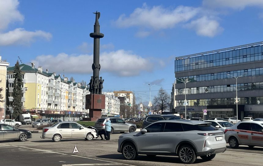 дтп площадь плеханова 8.04.2026 Оформление ДТП на площади Плеханова в Липецке растянулось с утра до обеда