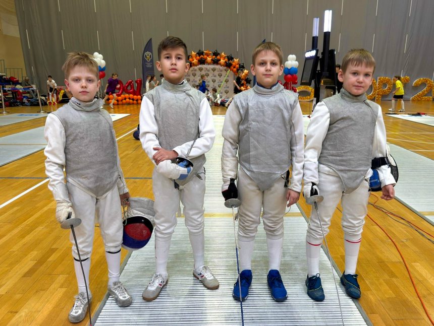 Юные липецкие рапиристы завоевали медали в Сочи