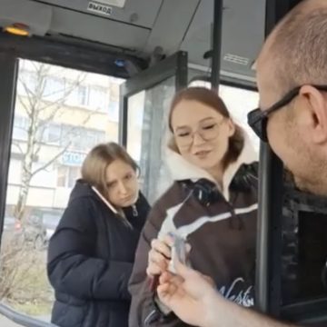 Раздавал конфеты пассажирам водитель автобуса в Липецке на Пасху