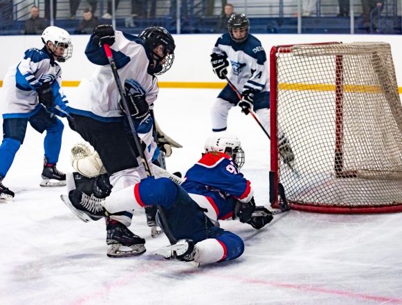 Юные хоккеисты из Липецка одержали две победы над воронежцами