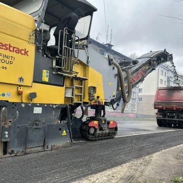 На улице Адмирала Макарова в Липецке ремонтируют дорогу