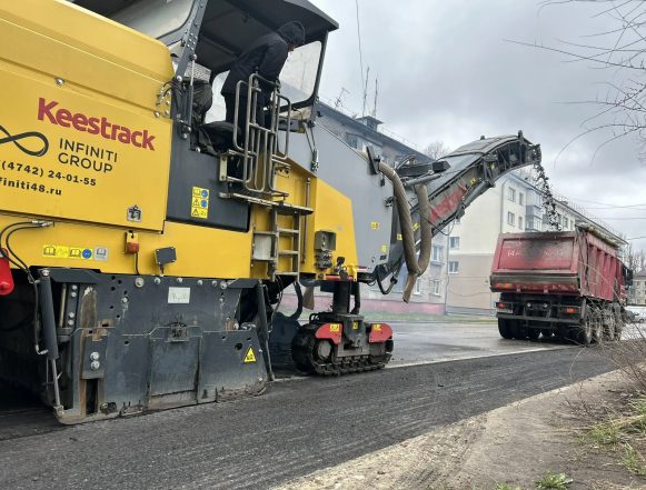 На улице Адмирала Макарова в Липецке ремонтируют дорогу