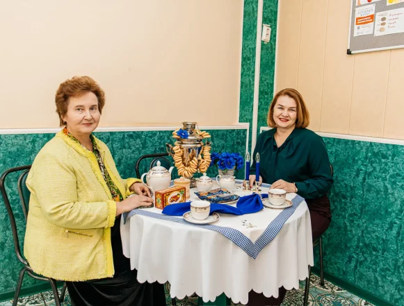 Столовая гимназии № 12 На День Тулы в гимназию № 12 зашла врип мэра Липецка Светлана Бедрова