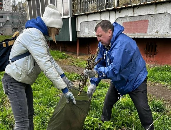 Липецкие активисты партии «Единая Россия» проводят субботники