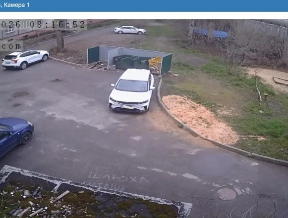 Сразу нескольким водителям в Липецке придут «письма счастья» после парковки у мусорных баков