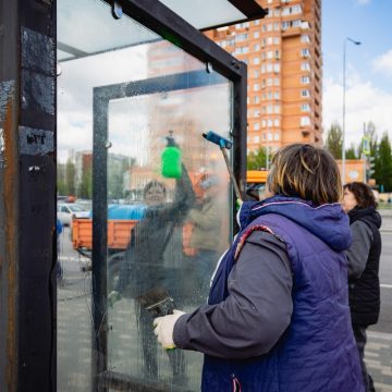 моют остановки К весенней помывке остановок приступили в Липецке