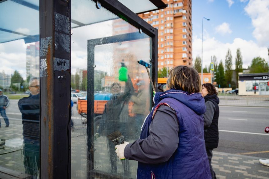 моют остановки Влажная уборка