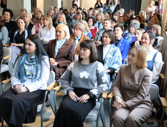 женское лидерство Управлять по-женски