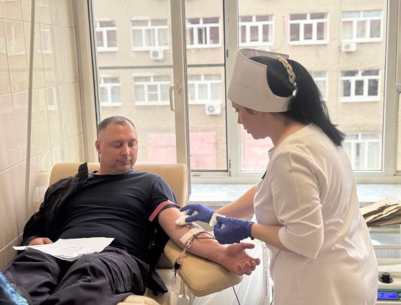 В преддверии Национального дня донора полицейские в Липецке сдали кровь