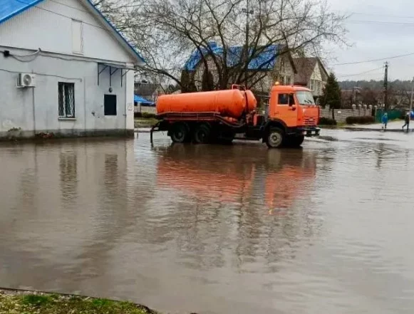 Последствия дождя Ассенизаторы в Липецке борются с последствия дождя