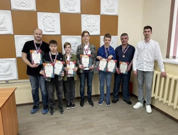 В Липецке провели 1-й этап Кубка по быстрым шахматам среди семей