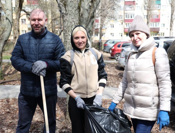 Убирают все! В Липецке провели большой общегородской субботник