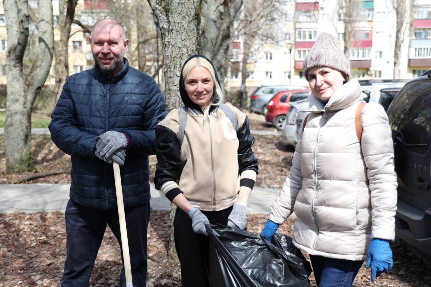 Убирают все! В Липецке провели большой общегородской субботник