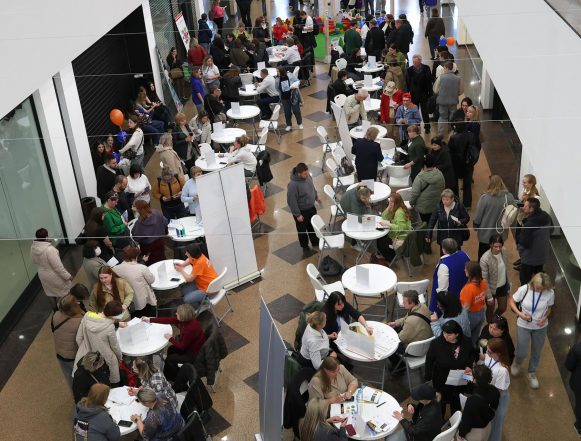 Почти 800 человек пригласили на повторные собеседования после ярмарки трудоустройства в Липецкой области