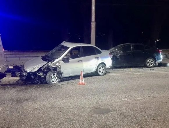 Мужчины 37 и 42 лет погибли в ДТП на Октябрьском мосту в Липецке