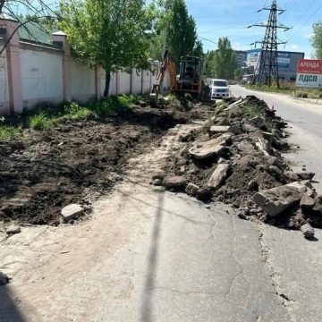 Поперечный проезд ремонтируют в Липецке