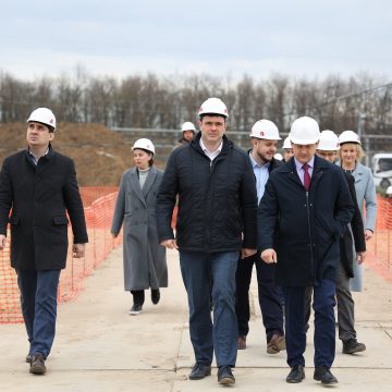 Вице-губернатор Сергей Курбатов проверил ход строительства двух предприятий на ОЭЗ «Липецк»