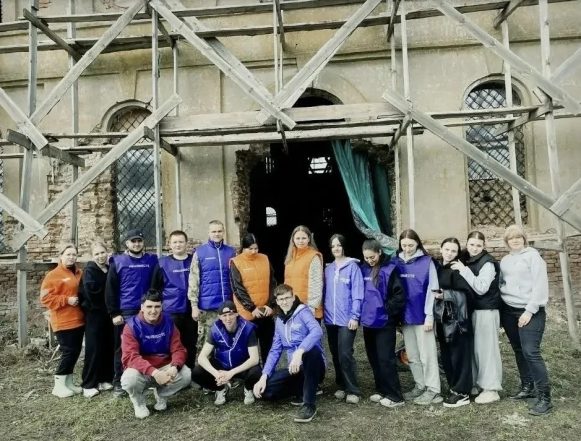 субботник памятники_2 Волонтёры привели в порядок 25 памятников истории и культуры Липецкой области