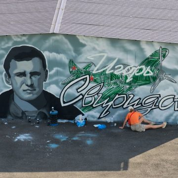 свиридов граффити европейский 3 Граффити с портретом героя РФ Игоря Свиридова наносят в Липецке
