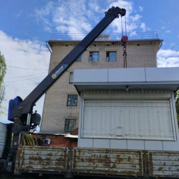 В студгородке в Липецке демонтировали киск, в котором незаконно торговали алкоголем и сигаретами