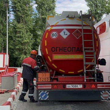 бензовоз бензин азс Липецкие власти предложили помощь с поиском дополнительных бензовозов операторам АЗС