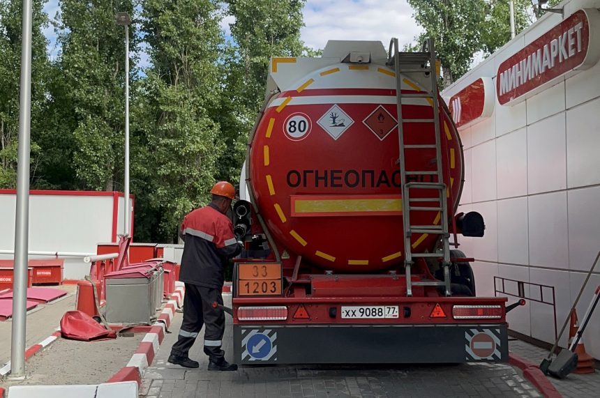 Липецкие власти предложили помощь с поиском дополнительных бензовозов операторам АЗС