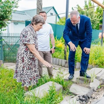бородинская ремонт по нацпроекты пресс адм (3) На Бородинской в Липецке жители встретили врип мэра Михаила Щербакова с жалобами на колодцы