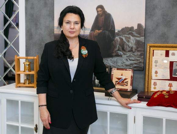 Белянская Лектор российского общества «Знание» Елена Белянская учит слушателей в Липецке безопасности в Сети