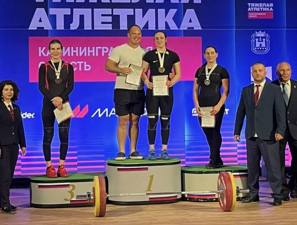 Липецкие тяжелоатлеты завоевали два золота и два серебра в Калининграде