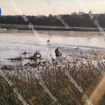 дети на воде угпсс спасение Рыбаки помогли спасти троих мальчиков на реке Воронеж в Липецке