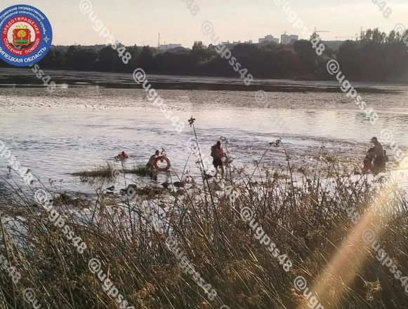 дети на воде угпсс спасение Рыбаки помогли спасти троих мальчиков на реке Воронеж в Липецке